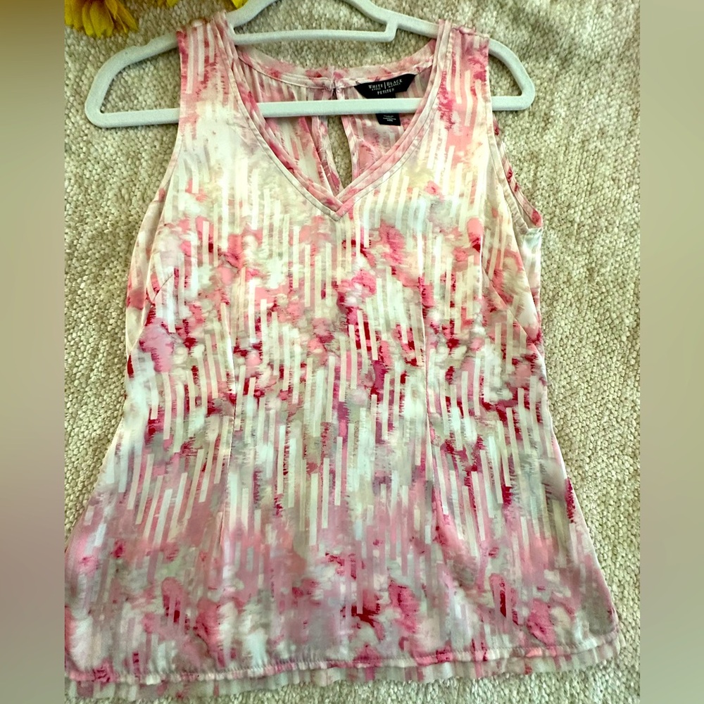 WHBM NWOT V-Neck Sleeveless Top. Size MP zero flaws 🦋